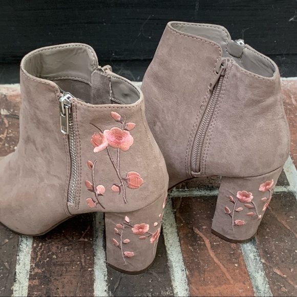 Candie’s Peep-toe Booties with Pink Embroidered Flowers Size 7M - Picture 8 of 9